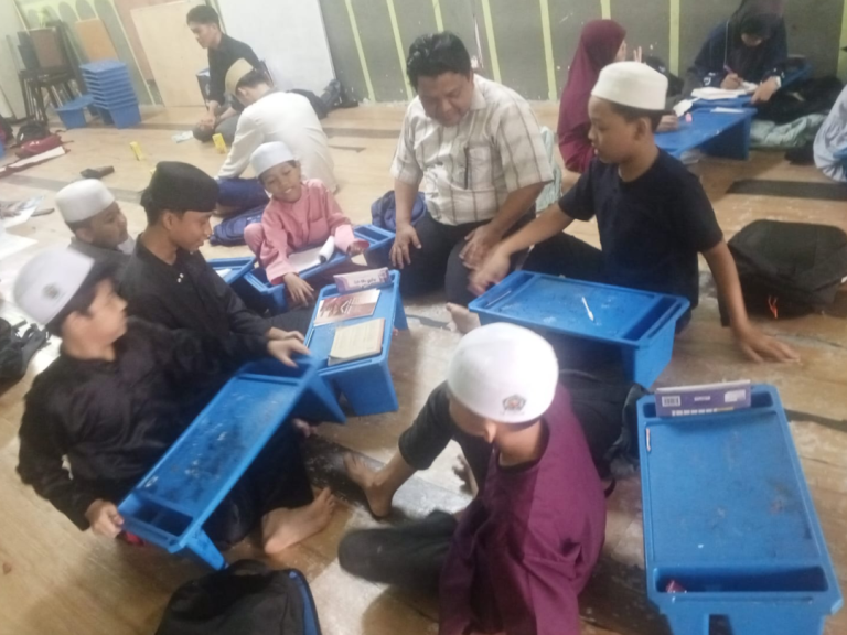 PKM Internasional Prodi S1 Manajemen FEB Unimus: “Hijaiyah Fun Learning” sebagai Media Interaktif Pengajaran Huruf Arab di Sekolah Indonesia Malaysia