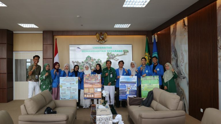 Rektor Unimus Lepas 9 Mahasiswa Prodi S1 Manajemen FEB untuk Ikuti Lomba Paper Essay Internasional di Malaysia