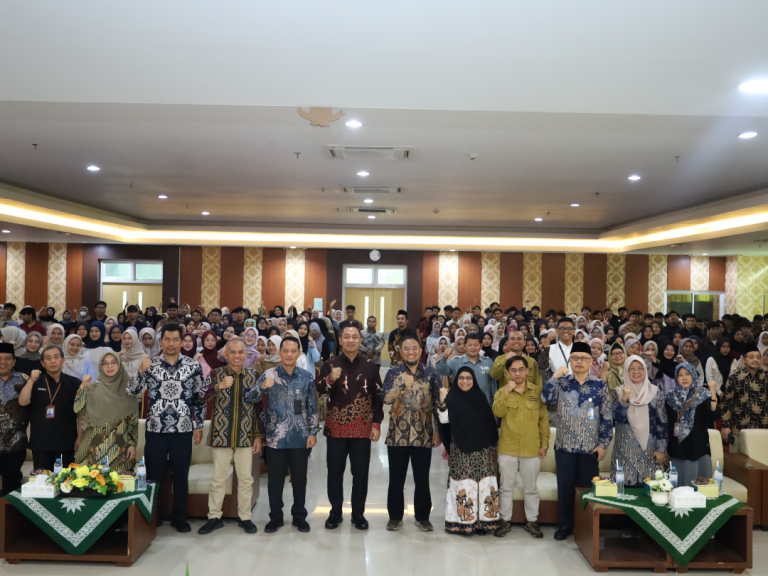 FEB Unimus Gelar Kuliah Umum “Improving Gen-Z’s Independence in Digital Era”, Hadirkan Dua Narasumber Ternama